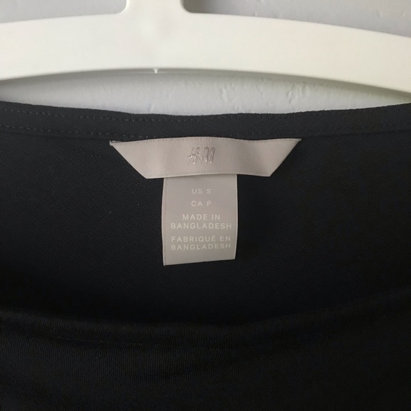 NWOT H&M Black Puff-Sleeved Top - Picture 4 of 4